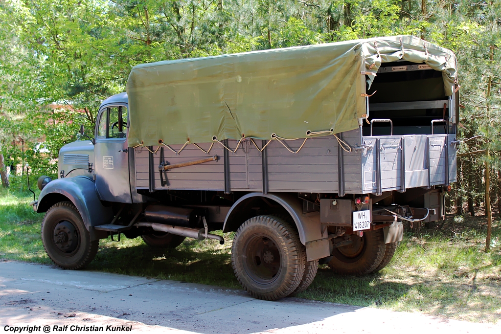 Mercedes-Benz L 3000 A Pritschenwagen mit Allradantrieb - Bauzeit: 1940-1942 - Wehrmacht, Deutsches Reich, Deutschland - fotografiert am 20.05.2012 zur Garnison-Schau an der St. Barbara Halle Altes Lager/ J�terbog - Copyright @ Ralf Christian Kunkel 

