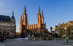 Die Wiesbadener Marktkirche am Schlossplatz ist ein Backsteinbau der Neogotik, erbaut zwischen 1853 und 1862 von dem Architekten Carl Boos.